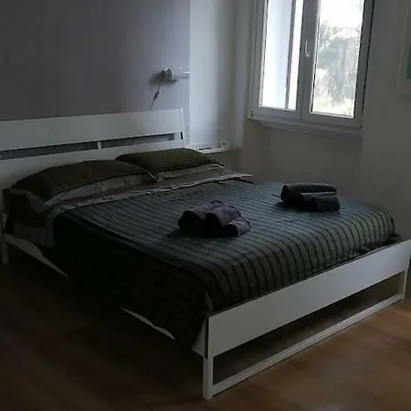 Easy House *